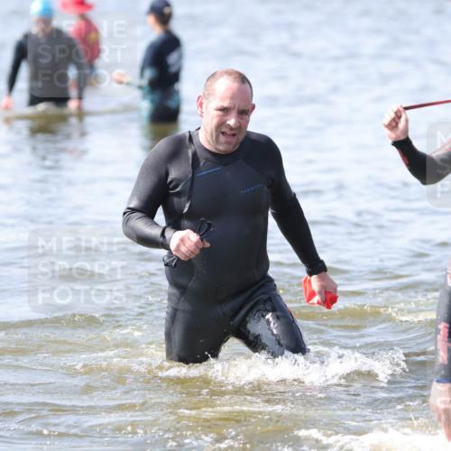 22.06.2025 - Viking Triathlon H.Heesch http://msf.ph/oto/8062031 22.06.2025 10:43:27 Schwimmen 115, 257, 410, 480, 483, 501, 620 meine-sportfotos.de
