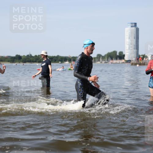 22.06.2025 - Viking Triathlon Michael Strokosch http://msf.ph/oto/8062048 22.06.2025 10:27:32 Schwimmen 1, 176, 272, 286, 611 meine-sportfotos.de