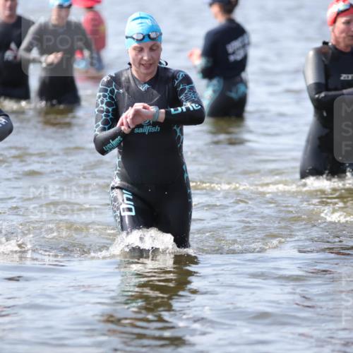 22.06.2025 - Viking Triathlon H.Heesch http://msf.ph/oto/8062133 22.06.2025 10:43:57 Schwimmen 41, 123, 249, 343, 362, 442, 627, 637, 650 meine-sportfotos.de