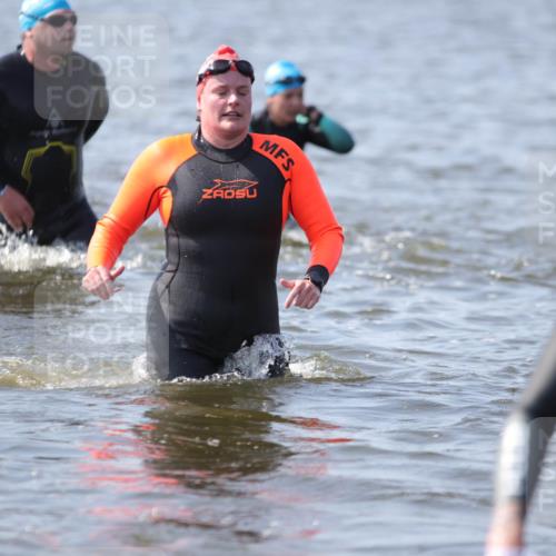 22.06.2025 - Viking Triathlon H.Heesch http://msf.ph/oto/8062154 22.06.2025 10:44:01 Schwimmen 41, 123, 249, 343, 362, 439, 442, 467, 627, 637, 650 meine-sportfotos.de