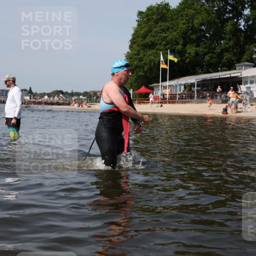 22.06.2025 - Viking Triathlon Michael Strokosch http://msf.ph/oto/8062179 22.06.2025 10:48:26 Schwimmen 471, 494 meine-sportfotos.de