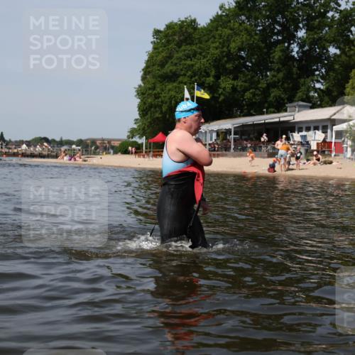 22.06.2025 - Viking Triathlon Michael Strokosch http://msf.ph/oto/8062189 22.06.2025 10:48:26 Schwimmen 471, 494 meine-sportfotos.de