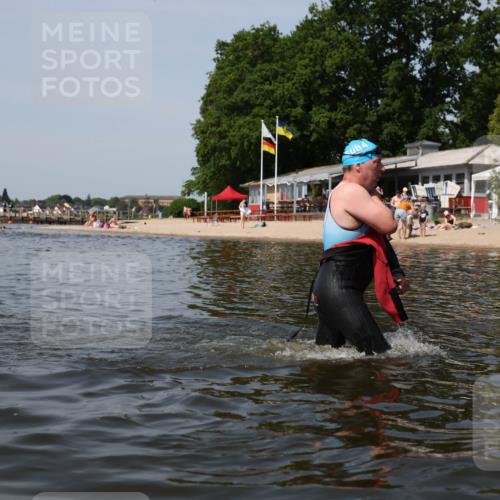 22.06.2025 - Viking Triathlon Michael Strokosch http://msf.ph/oto/8062196 22.06.2025 10:48:26 Schwimmen 471, 494 meine-sportfotos.de