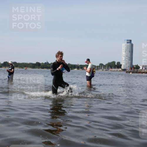 22.06.2025 - Viking Triathlon Michael Strokosch http://msf.ph/oto/8062201 22.06.2025 10:48:30 Schwimmen 412, 471, 494 meine-sportfotos.de
