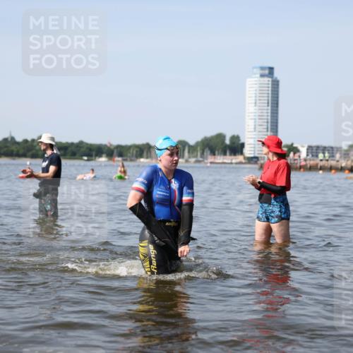 22.06.2025 - Viking Triathlon Michael Strokosch http://msf.ph/oto/8062208 22.06.2025 10:27:48 Schwimmen 1, 90, 176, 196, 198, 230, 289, 534, 616 meine-sportfotos.de