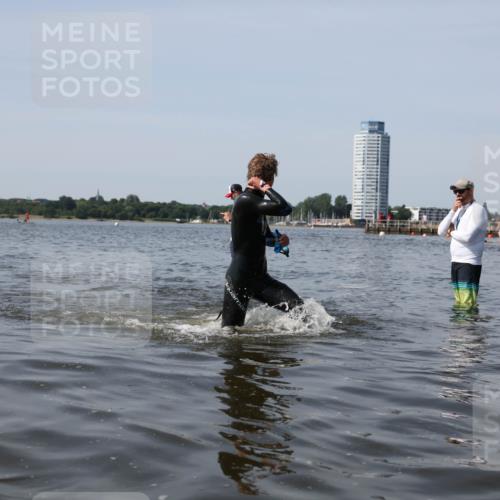 22.06.2025 - Viking Triathlon Michael Strokosch http://msf.ph/oto/8062210 22.06.2025 10:48:31 Schwimmen 412, 471, 494 meine-sportfotos.de