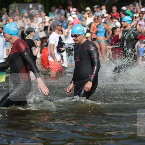 22.06.2025 - Viking Triathlon H.Heesch http://msf.ph/oto/8062245 22.06.2025 10:05:20 Schwimmen 57, 59, 61, 138, 171, 172, 228, 314, 346, 389, 418, 437, 536, 601, 655 meine-sportfotos.de