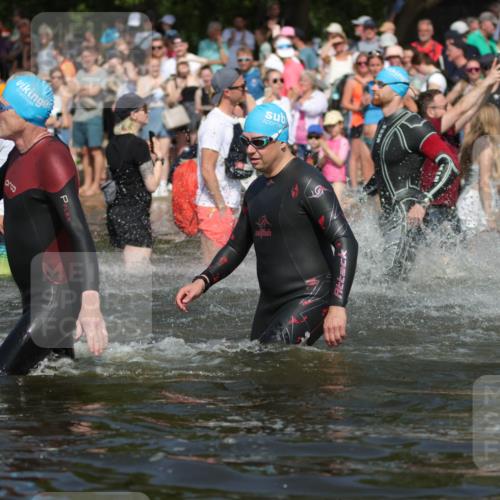22.06.2025 - Viking Triathlon H.Heesch http://msf.ph/oto/8062254 22.06.2025 10:05:20 Schwimmen 57, 59, 61, 138, 171, 172, 228, 314, 346, 389, 418, 437, 536, 601, 655 meine-sportfotos.de