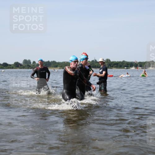 22.06.2025 - Viking Triathlon Michael Strokosch http://msf.ph/oto/8062258 22.06.2025 10:27:53 Schwimmen 14, 90, 178, 196, 198, 230, 289, 401, 534, 616 meine-sportfotos.de