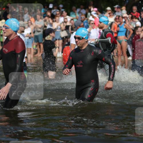 22.06.2025 - Viking Triathlon H.Heesch http://msf.ph/oto/8062259 22.06.2025 10:05:21 Schwimmen 57, 59, 61, 138, 171, 172, 228, 314, 346, 389, 418, 437, 536, 601, 655 meine-sportfotos.de