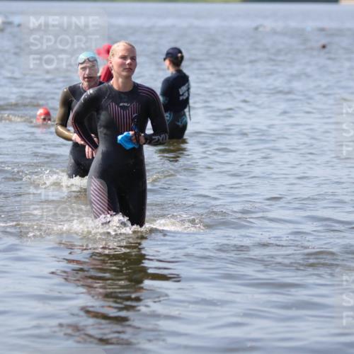 22.06.2025 - Viking Triathlon H.Heesch http://msf.ph/oto/8062263 22.06.2025 10:44:40 Schwimmen 18, 205, 219, 440, 446, 653 meine-sportfotos.de