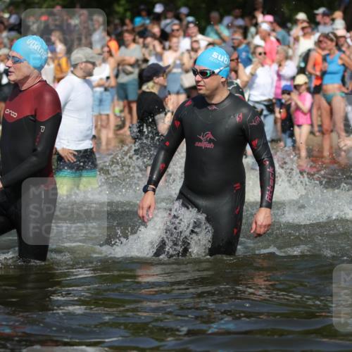 22.06.2025 - Viking Triathlon H.Heesch http://msf.ph/oto/8062266 22.06.2025 10:05:21 Schwimmen 57, 59, 61, 138, 171, 172, 228, 314, 346, 389, 418, 437, 536, 601, 655 meine-sportfotos.de
