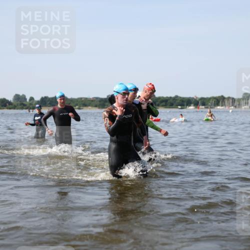 22.06.2025 - Viking Triathlon Michael Strokosch http://msf.ph/oto/8062268 22.06.2025 10:27:54 Schwimmen 14, 90, 178, 196, 198, 230, 289, 401, 534, 616 meine-sportfotos.de