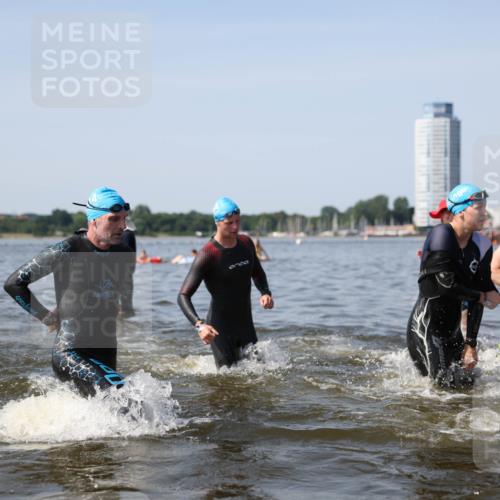 22.06.2025 - Viking Triathlon Michael Strokosch http://msf.ph/oto/8062296 22.06.2025 10:27:56 Schwimmen 14, 90, 178, 196, 198, 230, 289, 401, 534, 616 meine-sportfotos.de