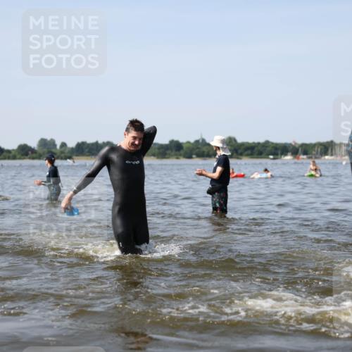 22.06.2025 - Viking Triathlon Michael Strokosch http://msf.ph/oto/8062301 22.06.2025 10:27:58 Schwimmen 14, 90, 178, 196, 198, 230, 289, 401, 534, 616 meine-sportfotos.de
