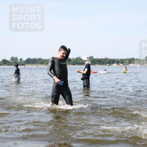 22.06.2025 - Viking Triathlon Michael Strokosch http://msf.ph/oto/8062303 22.06.2025 10:27:58 Schwimmen 14, 90, 178, 196, 198, 230, 289, 401, 534, 616 meine-sportfotos.de