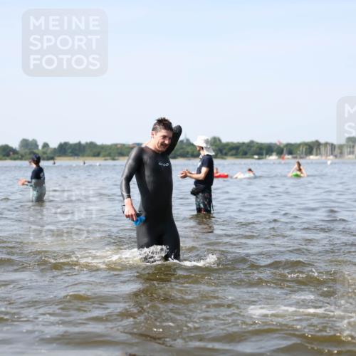 22.06.2025 - Viking Triathlon Michael Strokosch http://msf.ph/oto/8062306 22.06.2025 10:27:58 Schwimmen 14, 90, 178, 196, 198, 230, 289, 401, 534, 616 meine-sportfotos.de