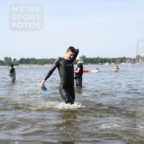 22.06.2025 - Viking Triathlon Michael Strokosch http://msf.ph/oto/8062310 22.06.2025 10:27:58 Schwimmen 14, 90, 178, 196, 198, 230, 289, 401, 534, 616 meine-sportfotos.de