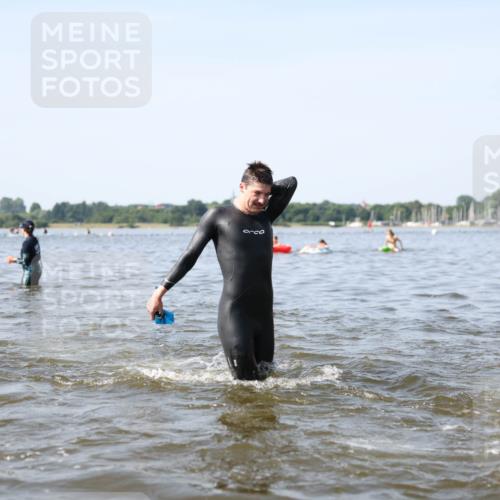 22.06.2025 - Viking Triathlon Michael Strokosch http://msf.ph/oto/8062312 22.06.2025 10:27:59 Schwimmen 14, 90, 178, 196, 198, 230, 289, 367, 401, 534, 616 meine-sportfotos.de