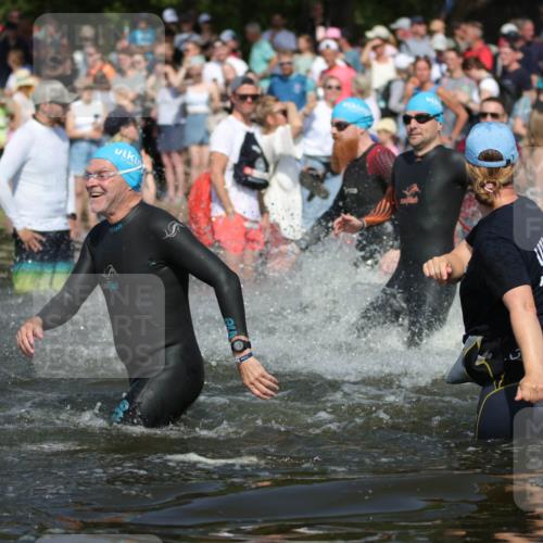 22.06.2025 - Viking Triathlon H.Heesch http://msf.ph/oto/8062314 22.06.2025 10:05:25 Schwimmen 57, 59, 61, 138, 150, 167, 181, 228, 314, 437, 536, 538, 601, 654, 655 meine-sportfotos.de