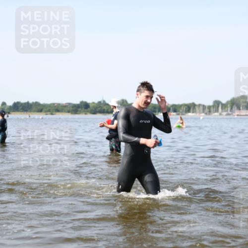 22.06.2025 - Viking Triathlon Michael Strokosch http://msf.ph/oto/8062317 22.06.2025 10:27:59 Schwimmen 14, 90, 178, 196, 198, 230, 289, 367, 401, 534, 616 meine-sportfotos.de