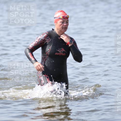 22.06.2025 - Viking Triathlon H.Heesch http://msf.ph/oto/8062327 22.06.2025 10:44:56 Schwimmen 39, 168, 346, 493, 638, 653 meine-sportfotos.de