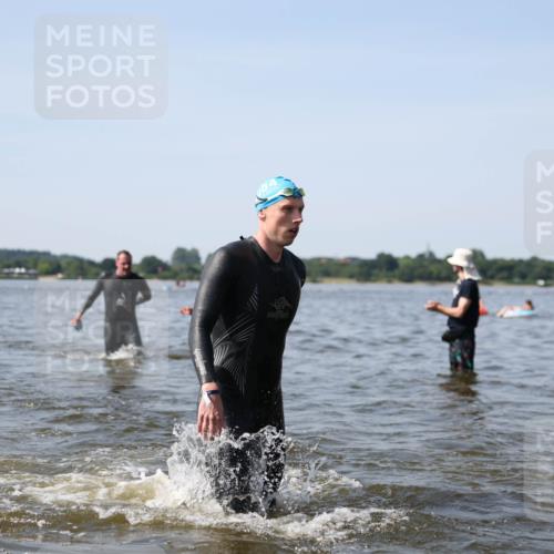 22.06.2025 - Viking Triathlon Michael Strokosch http://msf.ph/oto/8062339 22.06.2025 10:28:01 Schwimmen 14, 90, 178, 196, 289, 367, 401, 534, 616 meine-sportfotos.de