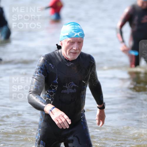 22.06.2025 - Viking Triathlon H.Heesch http://msf.ph/oto/8062341 22.06.2025 10:44:59 Schwimmen 39, 168, 346, 493, 638, 653 meine-sportfotos.de