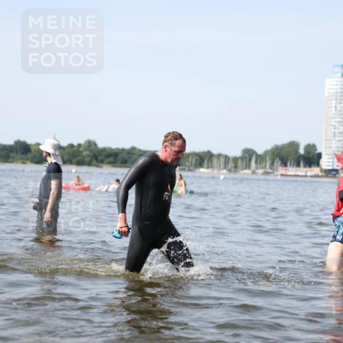 22.06.2025 - Viking Triathlon Michael Strokosch http://msf.ph/oto/8062353 22.06.2025 10:28:07 Schwimmen 14, 90, 178, 196, 289, 367, 401, 616 meine-sportfotos.de