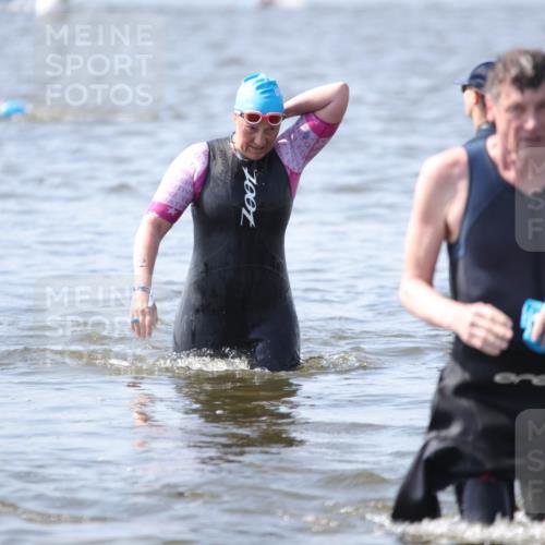 22.06.2025 - Viking Triathlon H.Heesch http://msf.ph/oto/8062357 22.06.2025 10:45:03 Schwimmen 39, 168, 346, 493, 503, 638, 653 meine-sportfotos.de