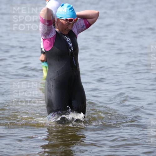 22.06.2025 - Viking Triathlon H.Heesch http://msf.ph/oto/8062369 22.06.2025 10:45:16 Schwimmen 68, 102, 108, 346, 493, 503, 605 meine-sportfotos.de