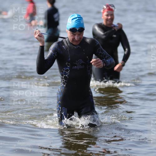 22.06.2025 - Viking Triathlon H.Heesch http://msf.ph/oto/8062374 22.06.2025 10:45:18 Schwimmen 68, 102, 108, 346, 503, 605 meine-sportfotos.de