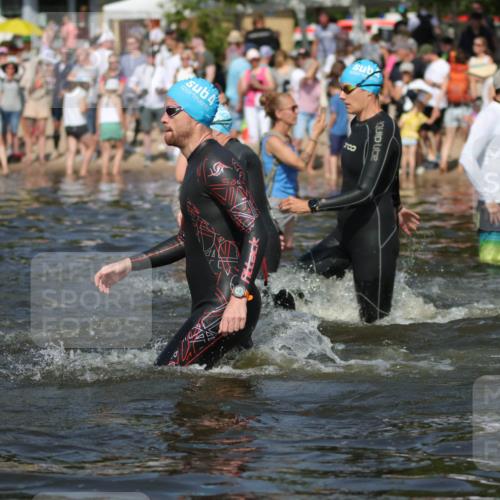 22.06.2025 - Viking Triathlon H.Heesch http://msf.ph/oto/8062381 22.06.2025 10:05:34 Schwimmen 22, 65, 83, 150, 167, 181, 210, 228, 361, 439, 462, 511, 538, 553, 601, 603, 654 meine-sportfotos.de