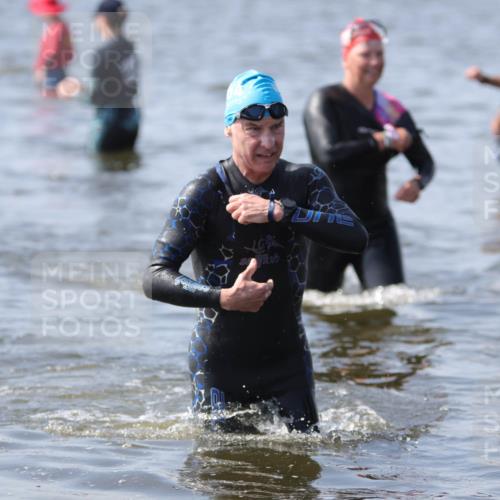 22.06.2025 - Viking Triathlon H.Heesch http://msf.ph/oto/8062382 22.06.2025 10:45:18 Schwimmen 68, 102, 108, 346, 503, 605 meine-sportfotos.de