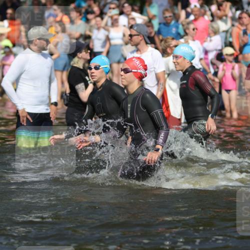 22.06.2025 - Viking Triathlon H.Heesch http://msf.ph/oto/8062386 22.06.2025 10:05:37 Schwimmen 22, 65, 83, 150, 167, 181, 210, 361, 439, 462, 511, 538, 553, 603, 654 meine-sportfotos.de