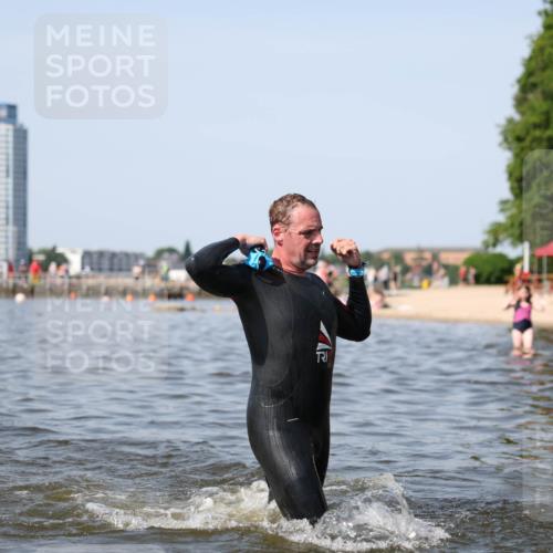 22.06.2025 - Viking Triathlon Michael Strokosch http://msf.ph/oto/8062388 22.06.2025 10:28:10 Schwimmen 14, 178, 367, 401 meine-sportfotos.de