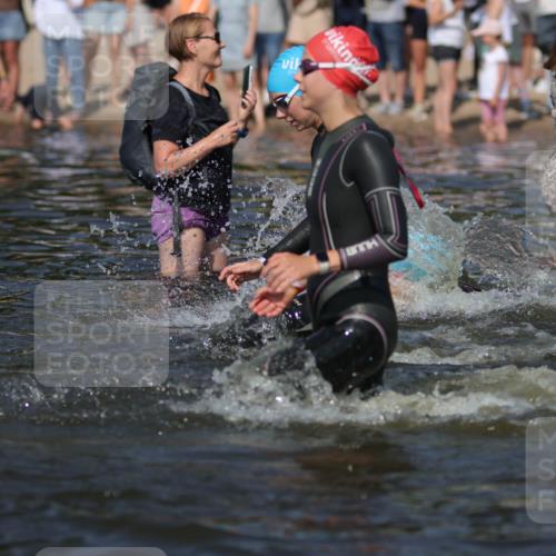 22.06.2025 - Viking Triathlon H.Heesch http://msf.ph/oto/8062398 22.06.2025 10:05:39 Schwimmen 22, 65, 83, 135, 167, 181, 194, 210, 361, 379, 439, 462, 511, 517, 538, 553, 603, 653, 654 meine-sportfotos.de