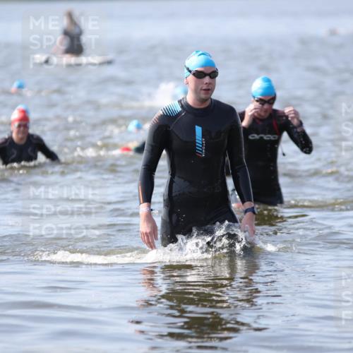 22.06.2025 - Viking Triathlon H.Heesch http://msf.ph/oto/8062409 22.06.2025 10:45:33 Schwimmen 95, 102, 108, 197, 425, 466, 519, 605 meine-sportfotos.de