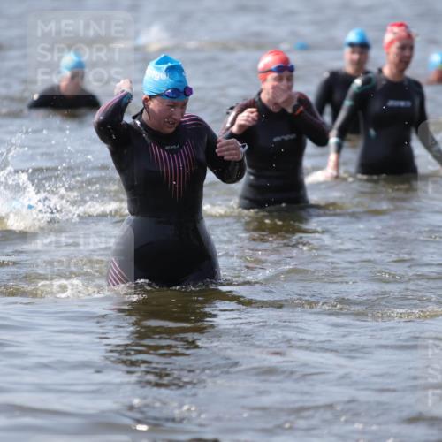 22.06.2025 - Viking Triathlon H.Heesch http://msf.ph/oto/8062430 22.06.2025 10:45:45 Schwimmen 95, 197, 360, 372, 425, 468, 519, 615, 621, 633 meine-sportfotos.de