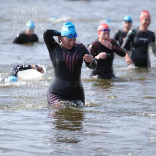 22.06.2025 - Viking Triathlon H.Heesch http://msf.ph/oto/8062434 22.06.2025 10:45:45 Schwimmen 95, 197, 360, 372, 425, 468, 519, 615, 621, 633 meine-sportfotos.de
