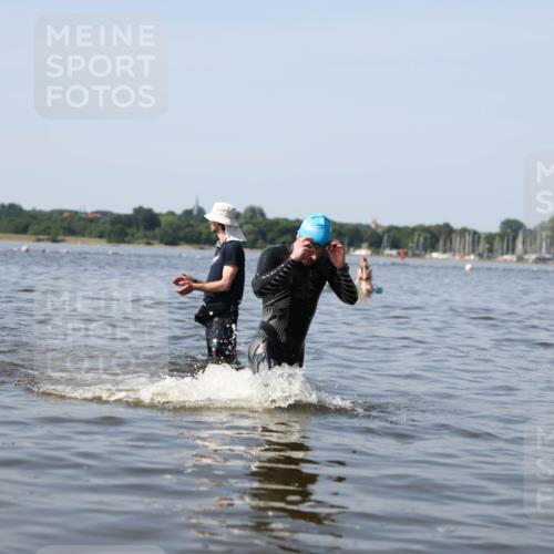 22.06.2025 - Viking Triathlon Michael Strokosch http://msf.ph/oto/8062435 22.06.2025 10:28:41 Schwimmen 15, 258, 301, 368 meine-sportfotos.de