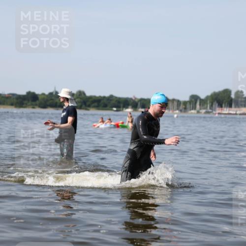 22.06.2025 - Viking Triathlon Michael Strokosch http://msf.ph/oto/8062442 22.06.2025 10:28:41 Schwimmen 15, 258, 301, 368 meine-sportfotos.de