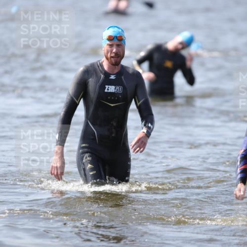 22.06.2025 - Viking Triathlon H.Heesch http://msf.ph/oto/8062450 22.06.2025 10:45:52 Schwimmen 95, 217, 342, 360, 372, 425, 468, 519, 525, 615, 621, 633 meine-sportfotos.de