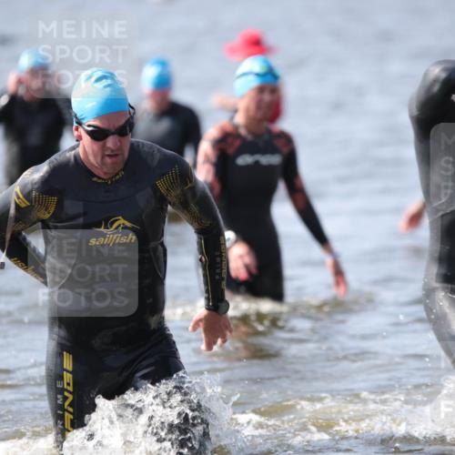 22.06.2025 - Viking Triathlon H.Heesch http://msf.ph/oto/8062500 22.06.2025 10:46:17 Schwimmen 60, 121, 144, 213, 225, 406, 647 meine-sportfotos.de