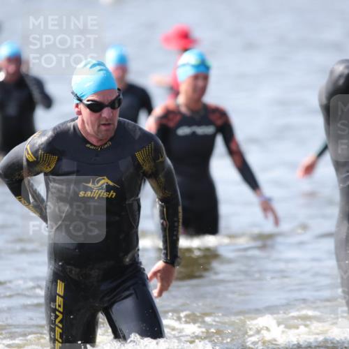 22.06.2025 - Viking Triathlon H.Heesch http://msf.ph/oto/8062506 22.06.2025 10:46:17 Schwimmen 60, 121, 144, 213, 225, 406, 647 meine-sportfotos.de