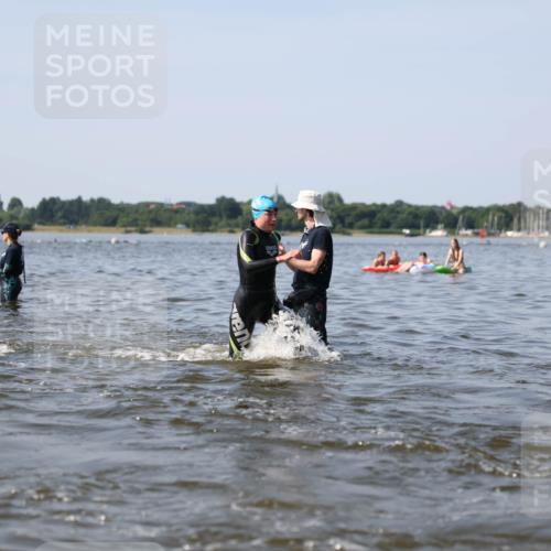 22.06.2025 - Viking Triathlon Michael Strokosch http://msf.ph/oto/8062524 22.06.2025 10:28:49 Schwimmen 15, 258, 301, 368, 414, 443, 628 meine-sportfotos.de