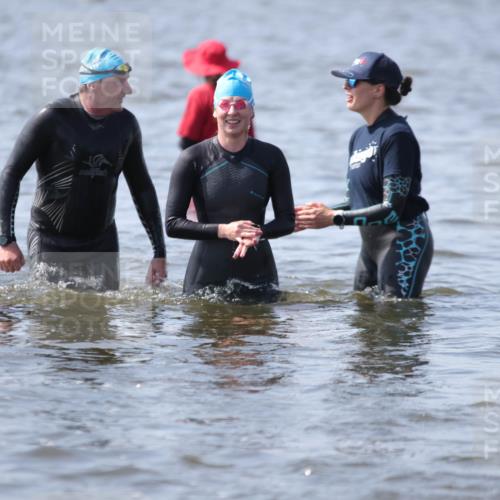 22.06.2025 - Viking Triathlon H.Heesch http://msf.ph/oto/8062529 22.06.2025 10:46:23 Schwimmen 60, 121, 143, 144, 213, 225, 333, 406, 479 meine-sportfotos.de