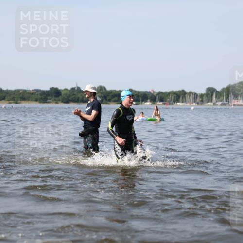 22.06.2025 - Viking Triathlon Michael Strokosch http://msf.ph/oto/8062538 22.06.2025 10:28:50 Schwimmen 15, 258, 301, 368, 384, 414, 443, 628 meine-sportfotos.de
