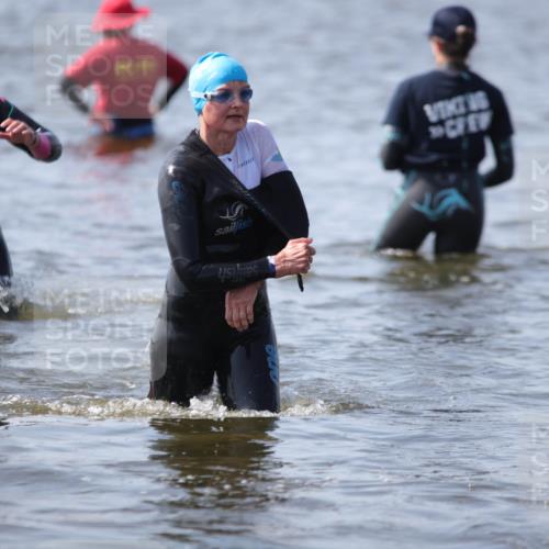 22.06.2025 - Viking Triathlon H.Heesch http://msf.ph/oto/8062567 22.06.2025 10:46:36 Schwimmen 60, 143, 206, 333, 479, 498, 515 meine-sportfotos.de