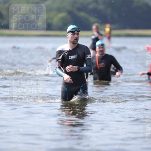 22.06.2025 - Viking Triathlon H.Heesch http://msf.ph/oto/8062580 22.06.2025 10:46:51 Schwimmen 36, 206, 378, 498, 515 meine-sportfotos.de
